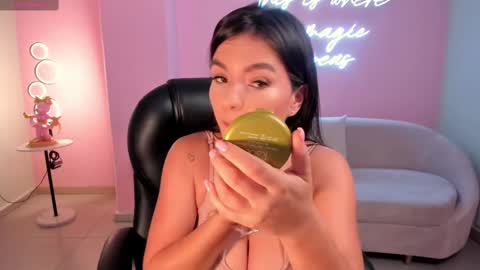 Snapshot of valeriaroldanx chatting on February 23, 11:21 pm Valeria online show from February 23, 11:21 pm
