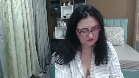 valeriasmiths online show from May 19, 5:47 am