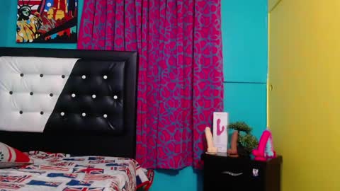 Snapshot of valerie_mase chatting on December 13, 10:34 pm vale online show from December 13, 10:34 pm