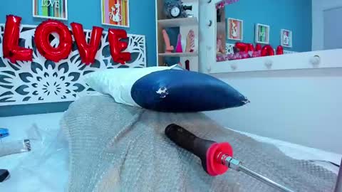 Snapshot of valeriee_lya chatting on March 5, 8:44 pm Valerie online show from March 5, 8:44 pm
