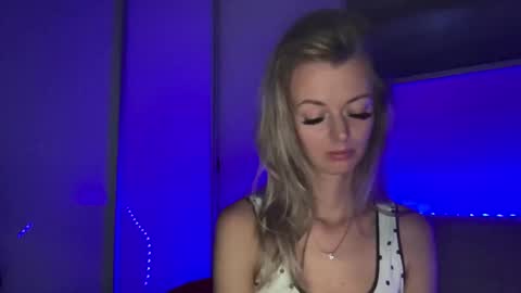 Snapshot of valerieluvsugar chatting on March 3, 9:23 pm Valerie online show from March 3, 9:23 pm