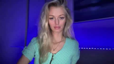 Snapshot of valerieluvsugar chatting on October 13, 8:44 pm Valerie online show from October 13, 8:44 pm