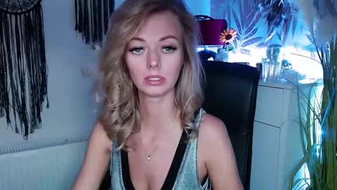 Snapshot of valerieluvsugar chatting on January 14, 2:11 pm Valerie online show from January 14, 2:11 pm