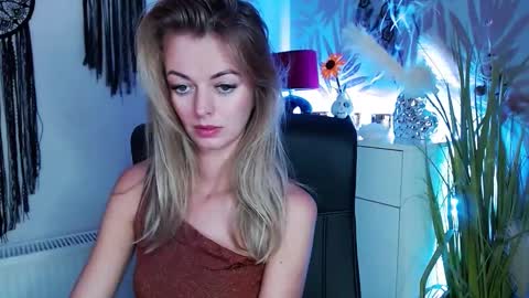 Snapshot of valerieluvsugar chatting on February 11, 9:53 am Valerie online show from February 11, 9:53 am