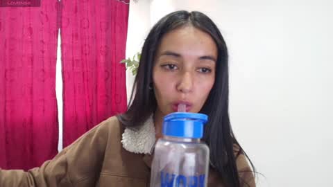Snapshot of vallery_evanss chatting on January 29, 9:39 pm Taty independent account online show from January 29, 9:39 pm