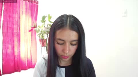 Snapshot of vallery_evanss chatting on February 6, 4:25 pm Taty independent account online show from February 6, 4:25 pm