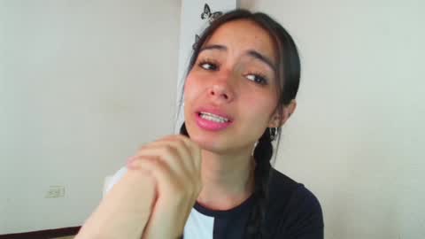 Snapshot of vallery_evanss chatting on December 11, 4:31 pm Taty independent account online show from December 11, 4:31 pm