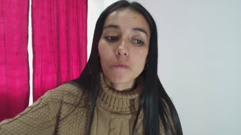 Snapshot of vallery_evanss chatting on December 21, 2:37 pm Taty independent account online show from December 21, 2:37 pm