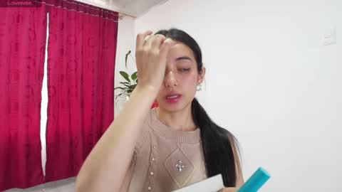 Snapshot of vallery_evanss chatting on February 12, 8:07 pm Taty independent account online show from February 12, 8:07 pm