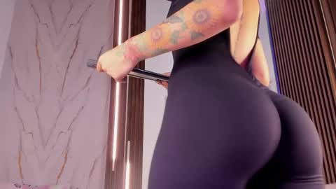 Vallolet Peach  online show from February 19, 12:26 pm