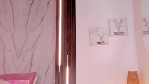 Vallolet Peach  online show from May 23, 12:14 pm