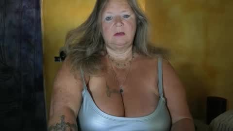 vampwoman online show from May 4, 7:12 am
