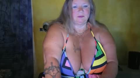 vampwoman online show from May 19, 7:15 am