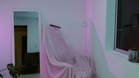 Snapshot of vandalovee chatting on January 22, 5:26 am Babi Alu online show from January 22, 5:26 am