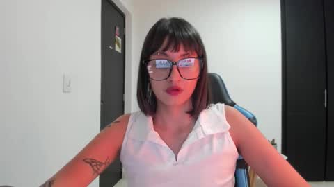 Snapshot of vandalovee chatting on September 21, 3:27 am Babi Alu online show from September 21, 3:27 am