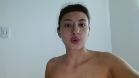 Snapshot of vandalovee chatting on January 15, 8:26 pm Babi Alu online show from January 15, 8:26 pm