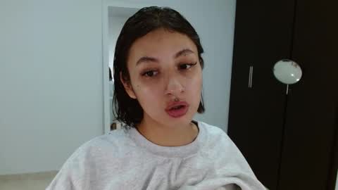 Snapshot of vandalovee chatting on February 28, 8:09 am Babi Alu online show from February 28, 8:09 am