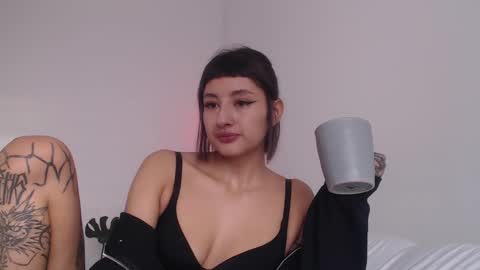 Snapshot of vandalovee chatting on February 25, 9:58 pm Babi Alu online show from February 25, 9:58 pm