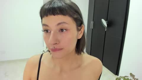 Snapshot of vandalovee chatting on March 5, 7:38 am Babi Alu online show from March 5, 7:38 am