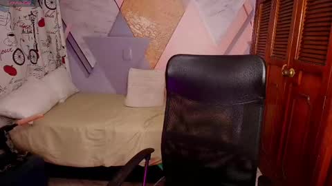 vane_latin18 online show from May 6, 9:41 pm