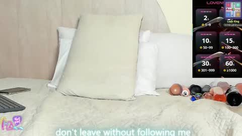 V A N E  online show from March 28, 3:17 am