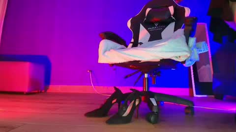 Vanelope online show from May 9, 2:35 am