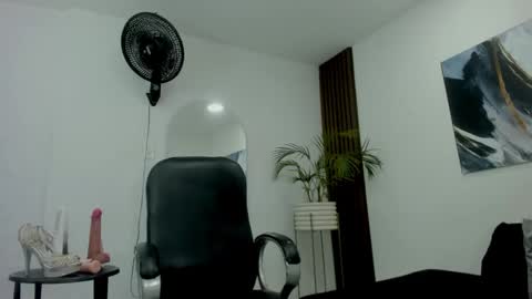 Snapshot of vanesa_castillo chatting on September 11, 12:11 am vanessa online show from September 11, 12:11 am