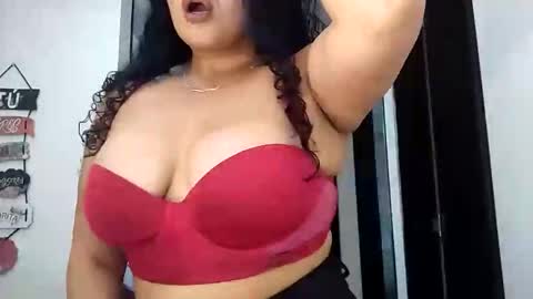 vanessa and samantha online show from May 8, 7:05 pm