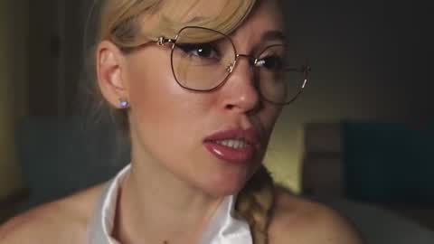 Vanessa online show from October 4, 6:08 am