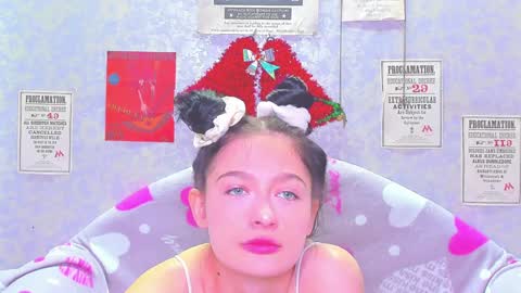 Snapshot of vanessa_florence chatting on December 15, 1:13 am RUSSIAN BARBIE BABE online show from December 15, 1:13 am