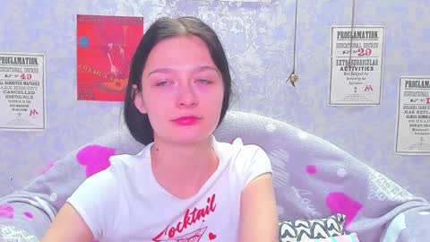 Snapshot of vanessa_florence chatting on December 8, 1:13 am RUSSIAN BARBIE BABE online show from December 8, 1:13 am