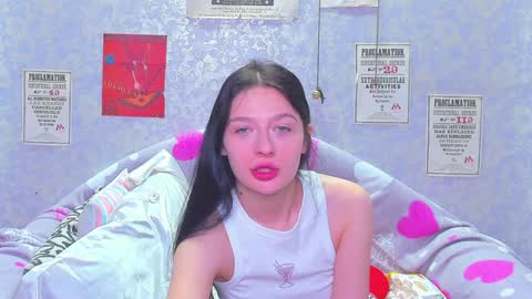 Snapshot of vanessa_florence chatting on December 11, 12:54 am RUSSIAN BARBIE BABE online show from December 11, 12:54 am