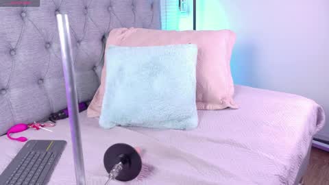 vanessa_mejiia online show from April 1, 2:56 am