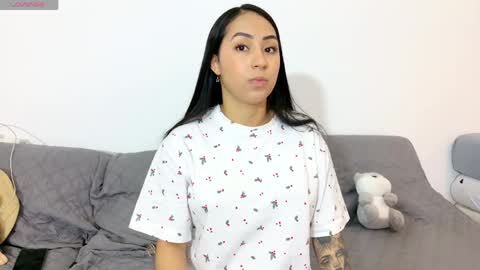 vanessaadol online show from May 19, 8:43 am