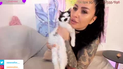Snapshot of vanessafox__ chatting on February 26, 1:32 pm V online show from February 26, 1:32 pm