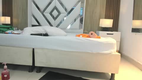 vanessahard_as online show from May 6, 8:24 pm