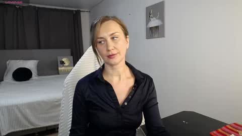 Vanessa  online show from May 3, 4:43 pm