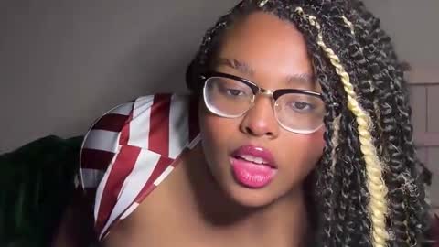 vanessaskyies online show from May 29, 1:25 am