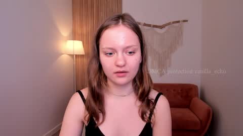 vanilla_echo_ online show from April 4, 12:37 pm