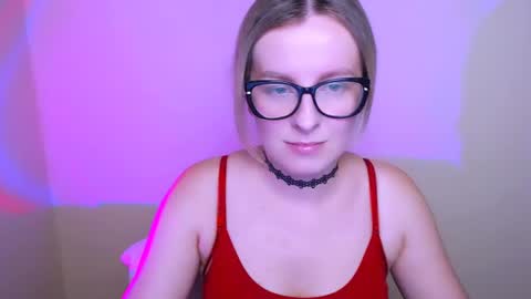 Mia online show from July 2, 1:50 pm
