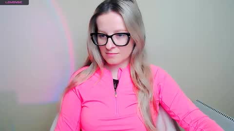 Mia online show from February 11, 8:49 am