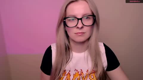 Mia online show from May 20, 2:58 pm