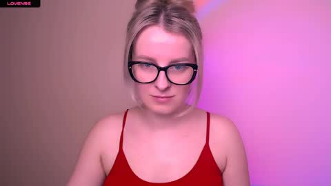 Mia online show from May 9, 3:58 pm
