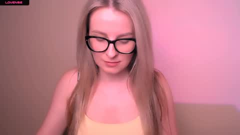 Mia online show from May 10, 5:26 pm
