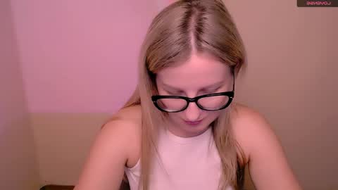 Mia online show from May 25, 2:16 pm