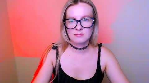 Mia online show from July 4, 7:37 am