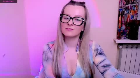 Mia online show from February 13, 9:00 am