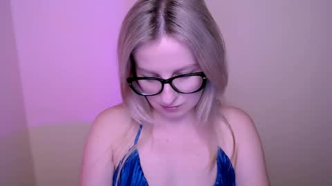 Mia online show from May 27, 4:48 pm