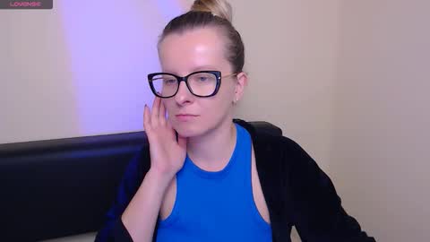 Mia online show from October 16, 7:55 am