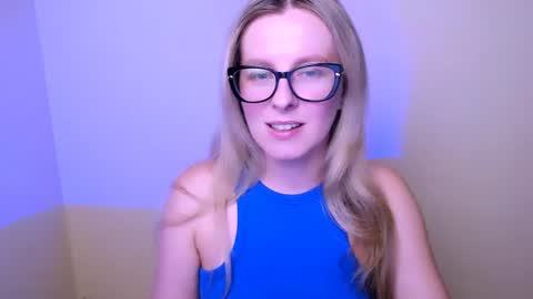 Mia online show from July 5, 4:12 pm